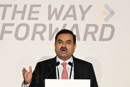 अदाणी समूह 2031-32 तक बिजली, नवीकरणीय ऊर्जा क्षेत्र में 60 अरब डॉलर का निवेश करेगा