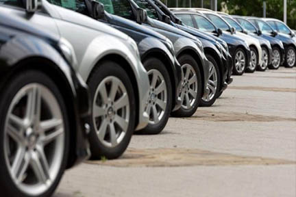 वाहनों की बिक्री अगस्त में पड़ी सुस्त, जीएसटी कटौती की आस में मांग घटी