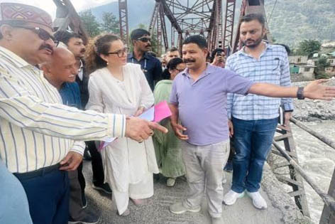 हिमाचल के बारिश प्रभावित क्षेत्र में कंगना रनौत को करना पड़ा विरोध का सामना