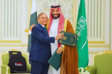 पाकिस्तान और सऊदी अरब ने संयुक्त कार्रवाई के लिए रक्षा समझौते पर किये हस्ताक्षर
